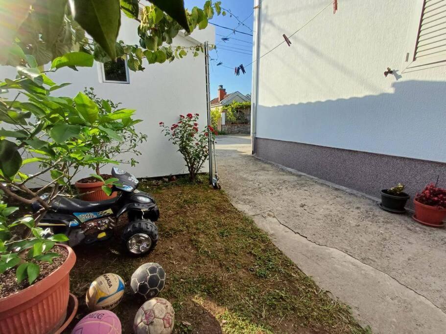 Cozy, Fully Equipped, Free Parking&Wifi, Quiet, 2Bd Apartment Podgoriţa Exterior foto