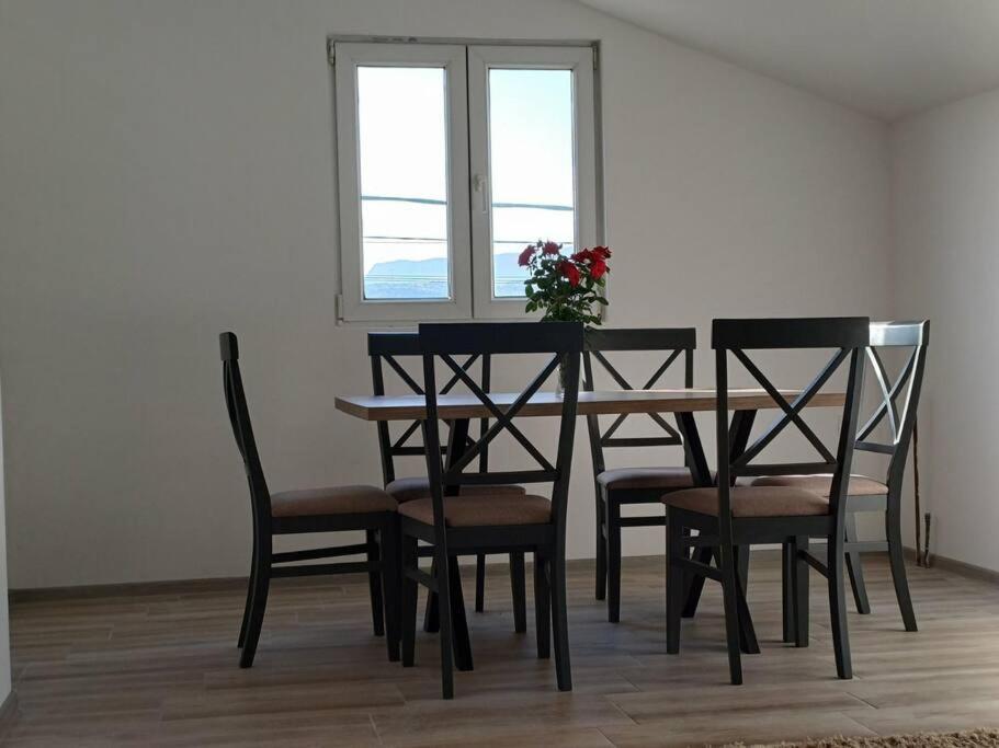 Cozy, Fully Equipped, Free Parking&Wifi, Quiet, 2Bd Apartment Podgoriţa Exterior foto