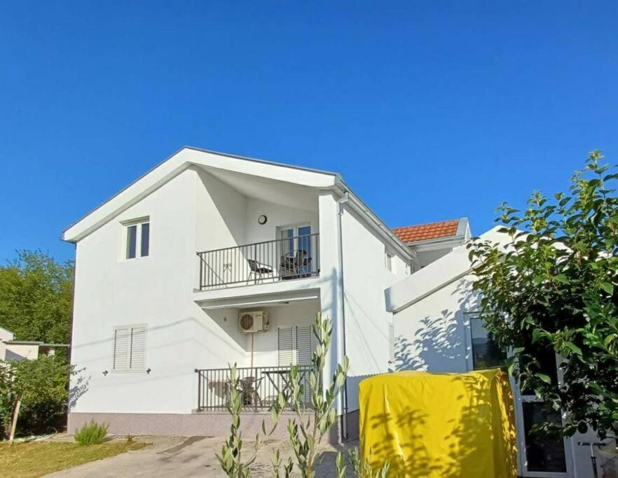 Cozy, Fully Equipped, Free Parking&Wifi, Quiet, 2Bd Apartment Podgoriţa Exterior foto