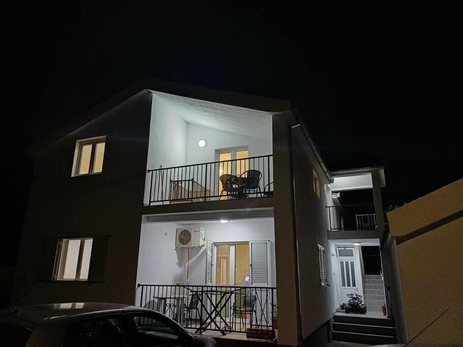 Cozy, Fully Equipped, Free Parking&Wifi, Quiet, 2Bd Apartment Podgoriţa Exterior foto