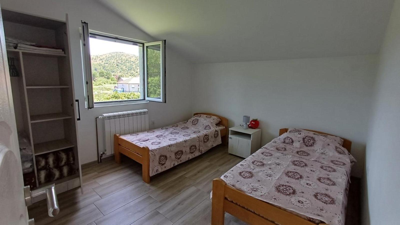 Cozy, Fully Equipped, Free Parking&Wifi, Quiet, 2Bd Apartment Podgoriţa Exterior foto