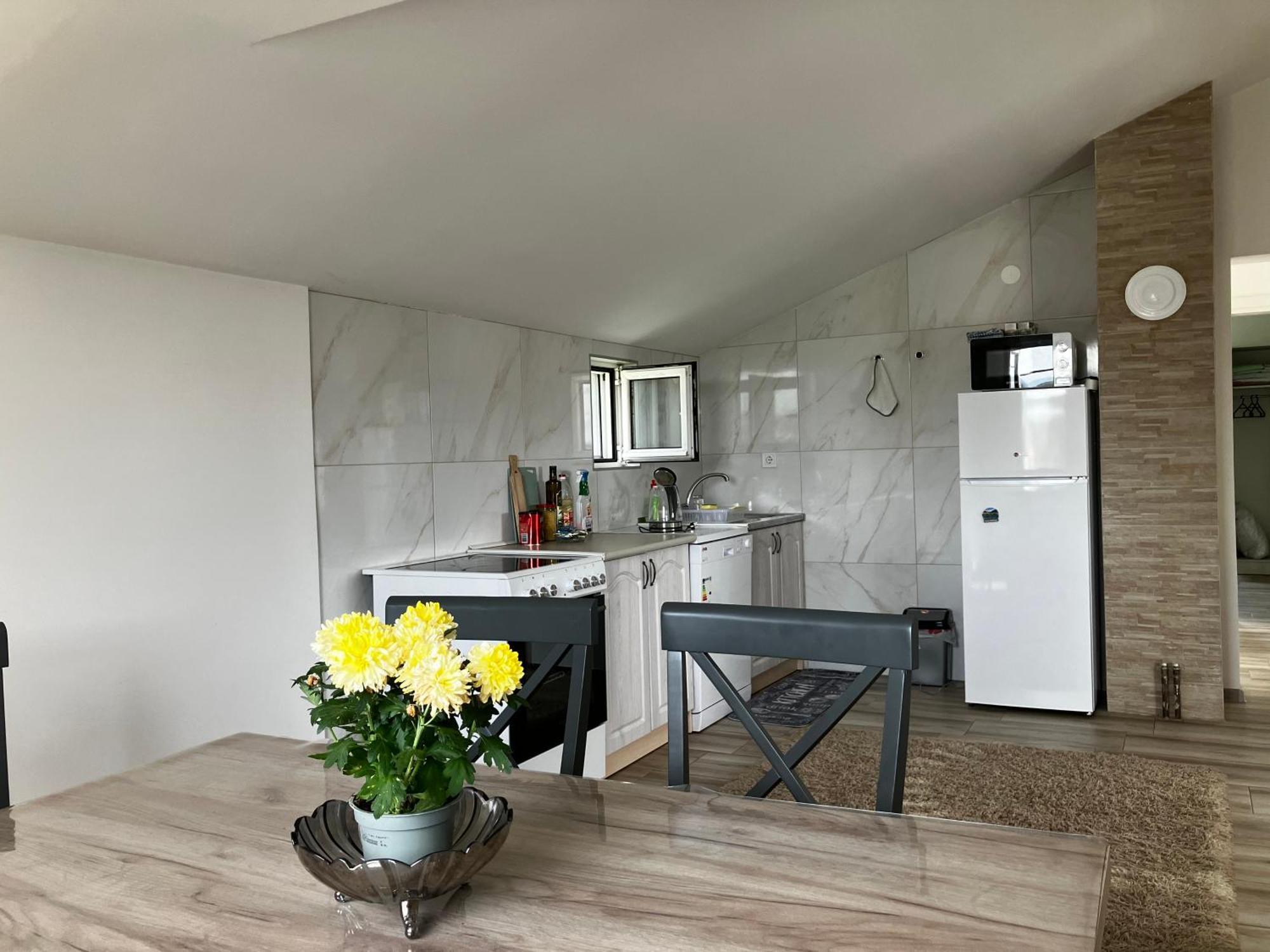 Cozy, Fully Equipped, Free Parking&Wifi, Quiet, 2Bd Apartment Podgoriţa Exterior foto