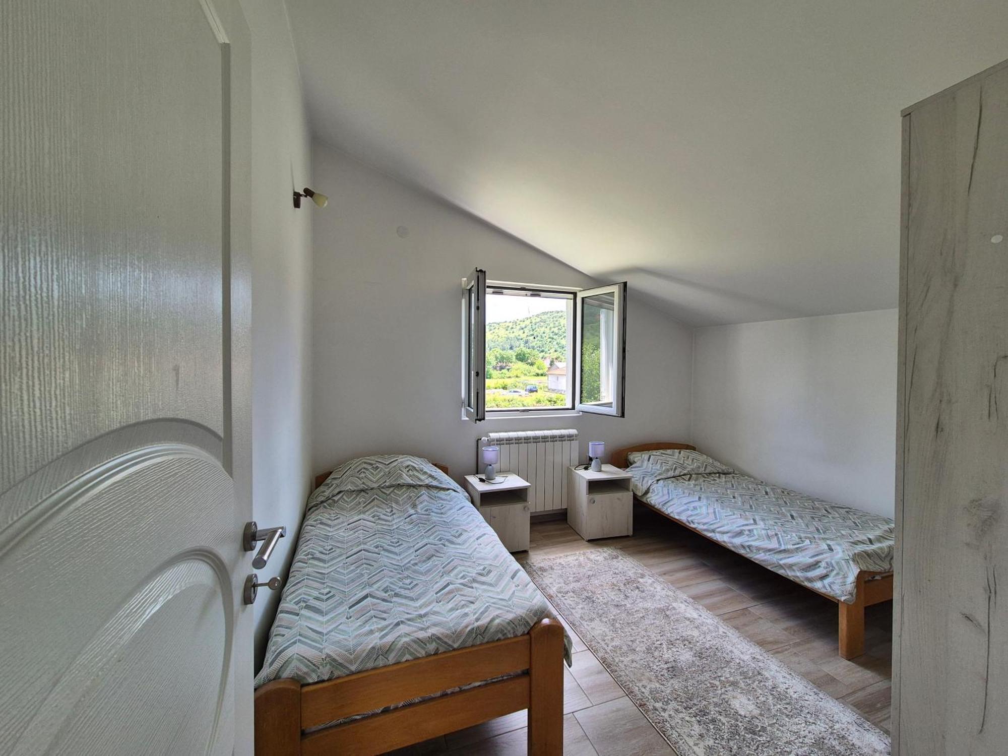 Cozy, Fully Equipped, Free Parking&Wifi, Quiet, 2Bd Apartment Podgoriţa Exterior foto