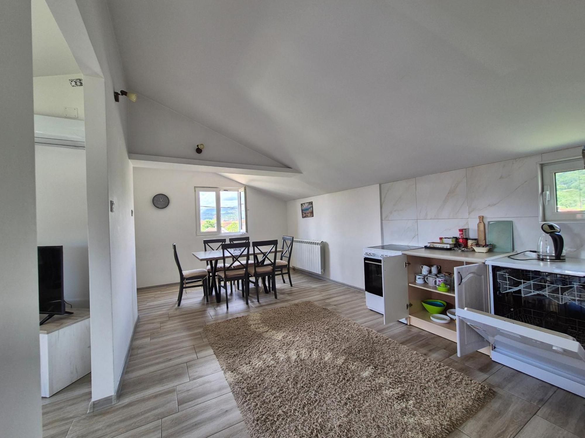 Cozy, Fully Equipped, Free Parking&Wifi, Quiet, 2Bd Apartment Podgoriţa Exterior foto